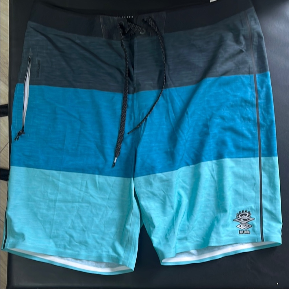Rip curl men’s swim trunks with surf grip size 33